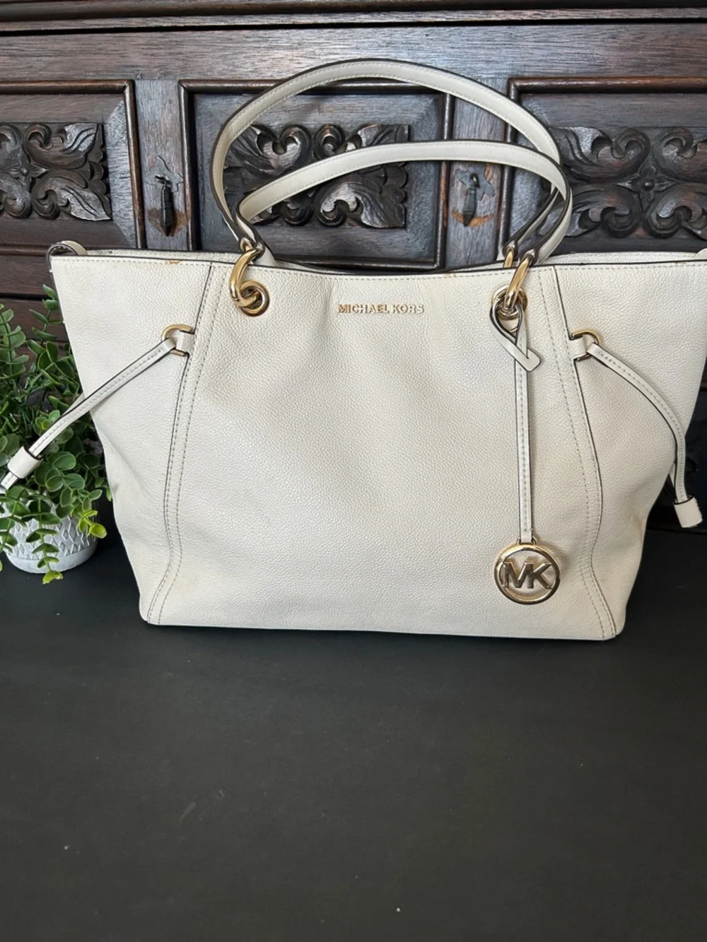 MICHAEL KORS NICOLE 35T9GNIT3L VANILLA LG
GRAB BAG LEATHER - Picture 8 of 13